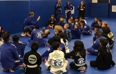 Jiu jitsu rolling session